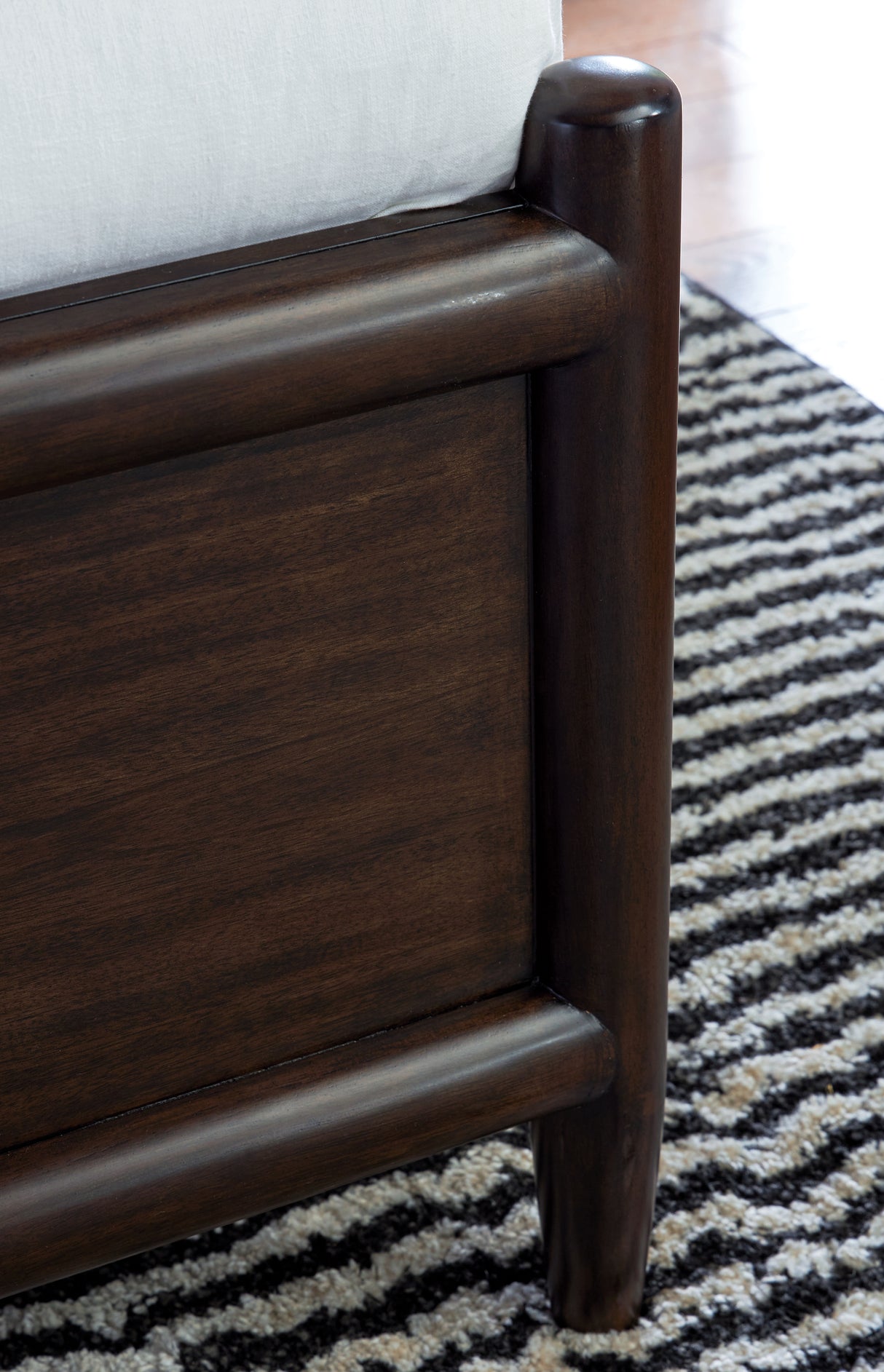 Dantenton King Panel Bed