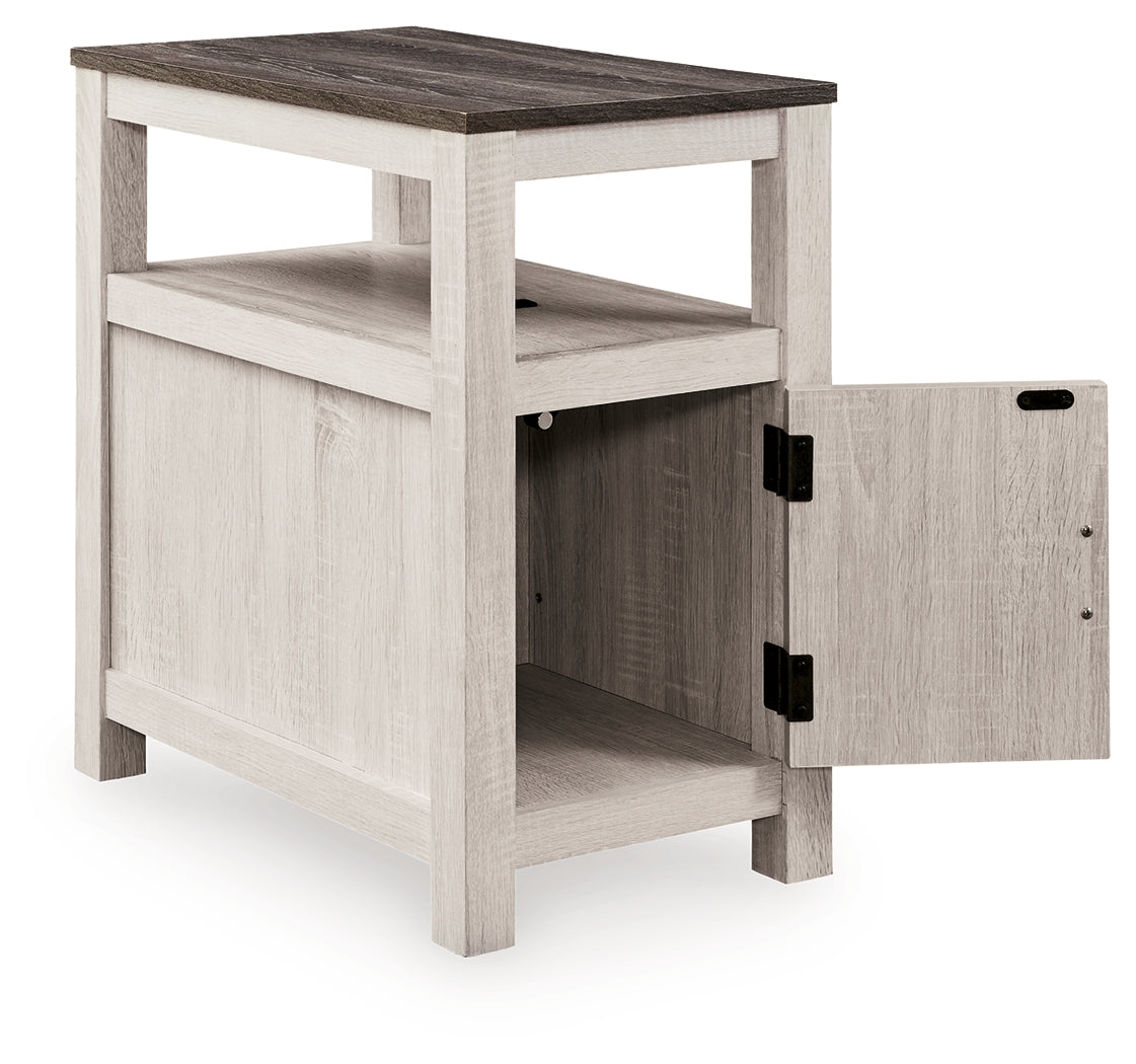 Fendenmore Chairside End Table