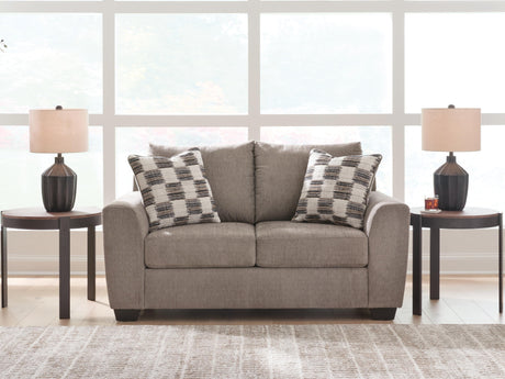 Loreo Loveseat