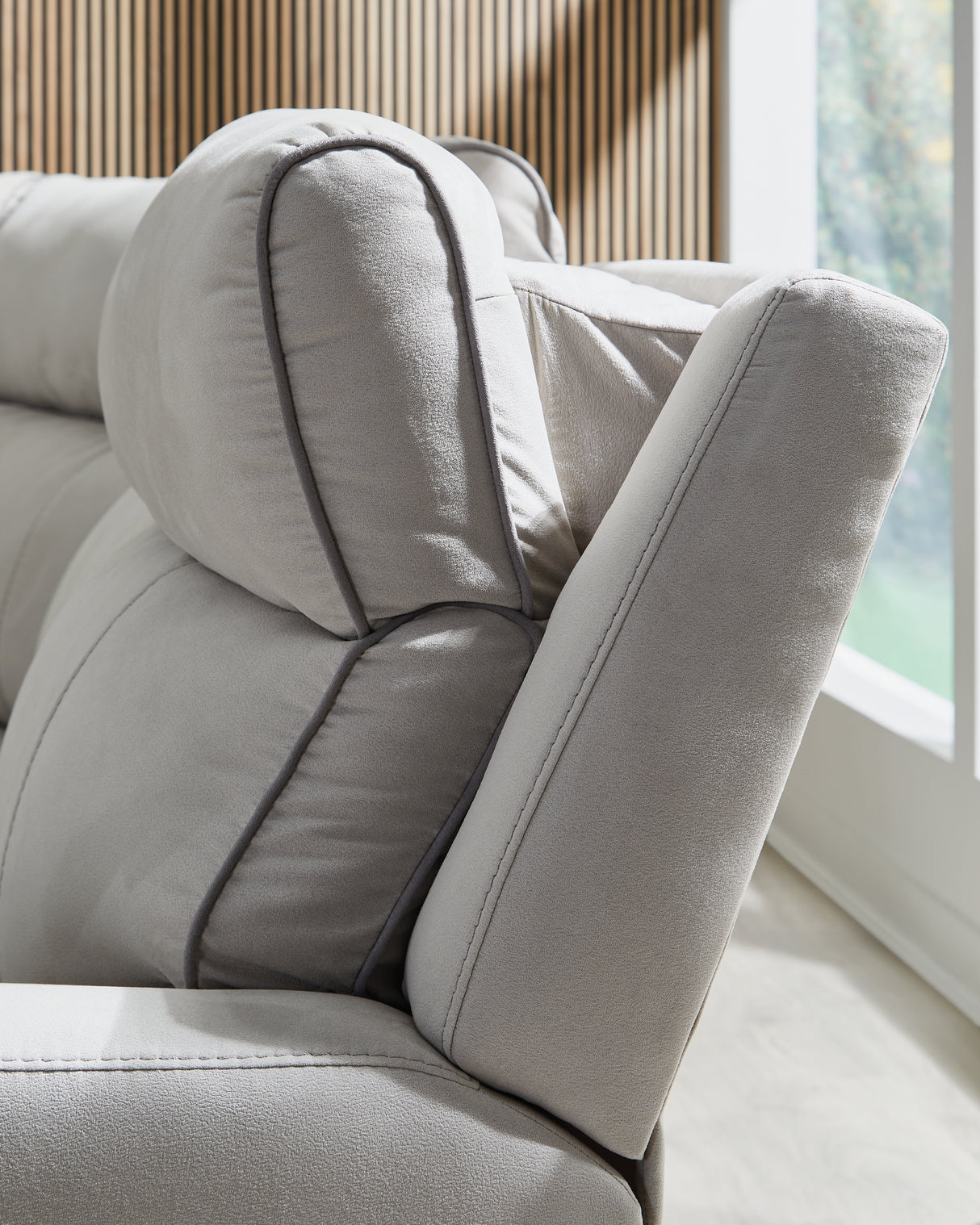 Social Pointe 6-Piece Reclining Sectional with Storage Console