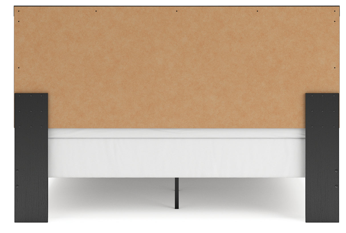 Broachmyn King Panel Bed