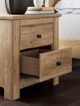 Makidern Nightstand