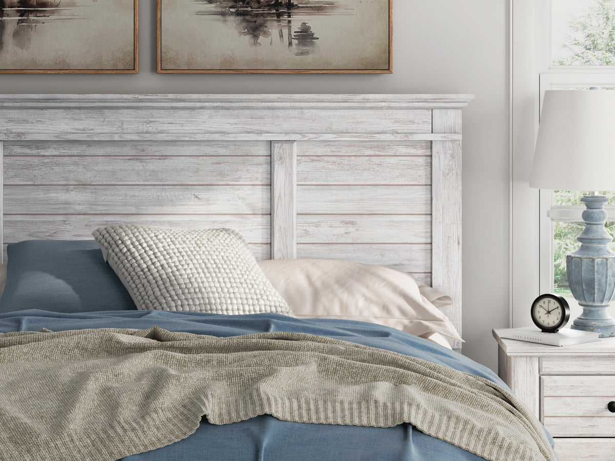 Makidern King Panel Bed