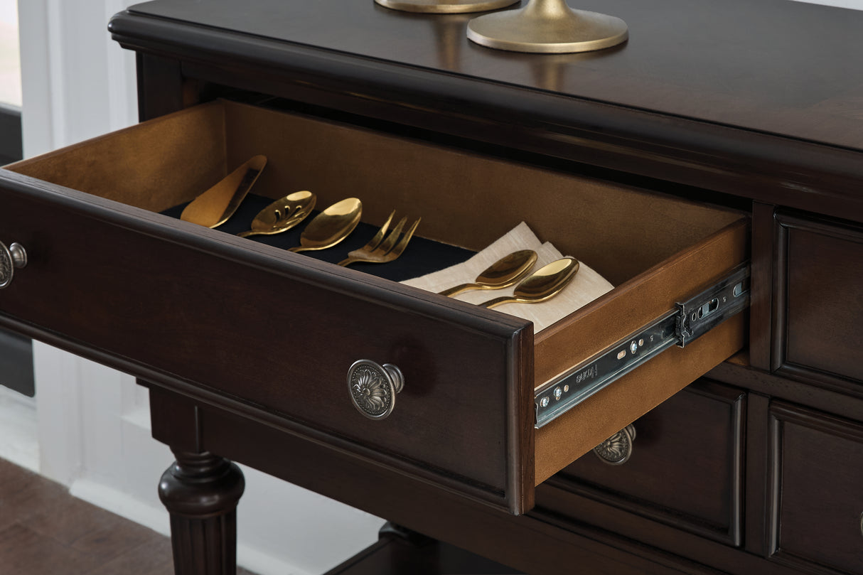 Lavinton Dining Server